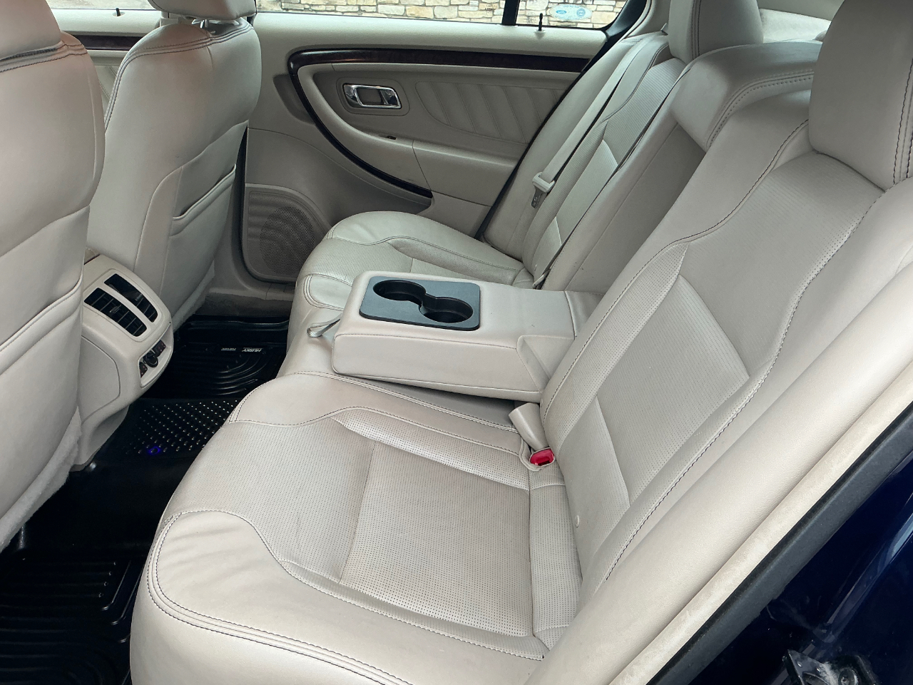 Ford Taurus Limited FWD 2011