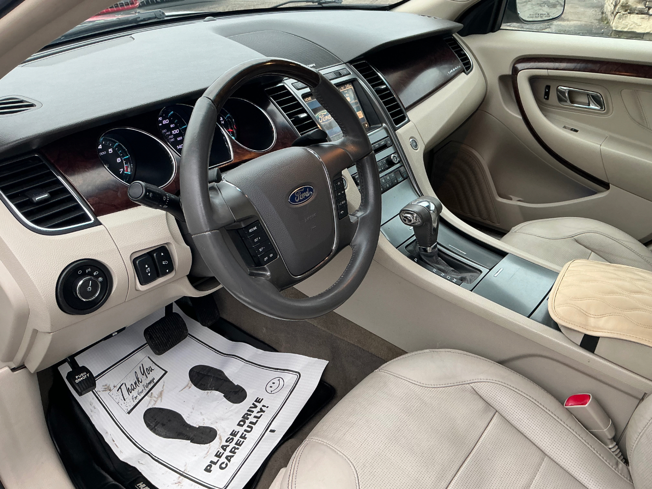 Ford Taurus Limited FWD 2011