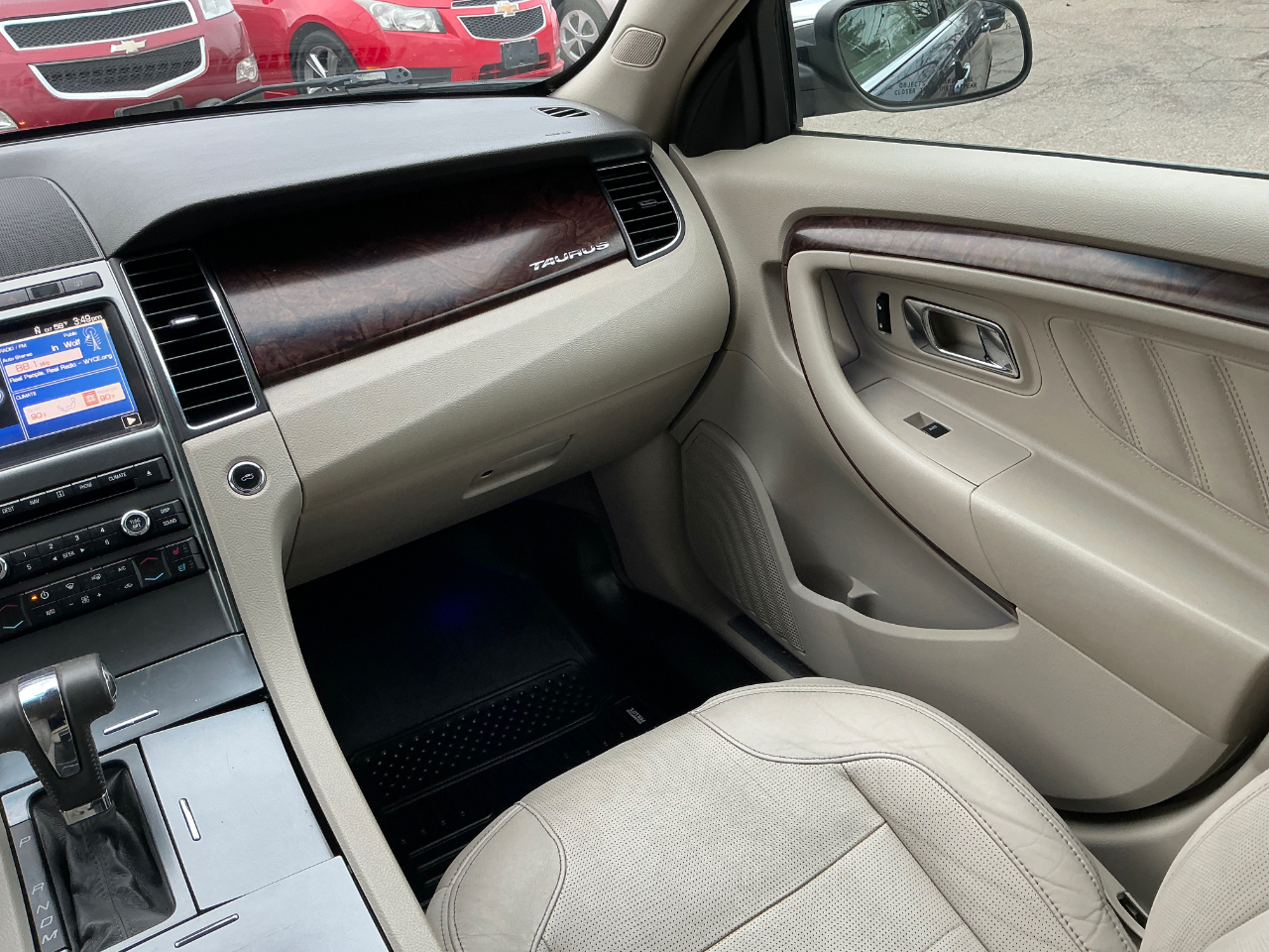 Ford Taurus Limited FWD 2011