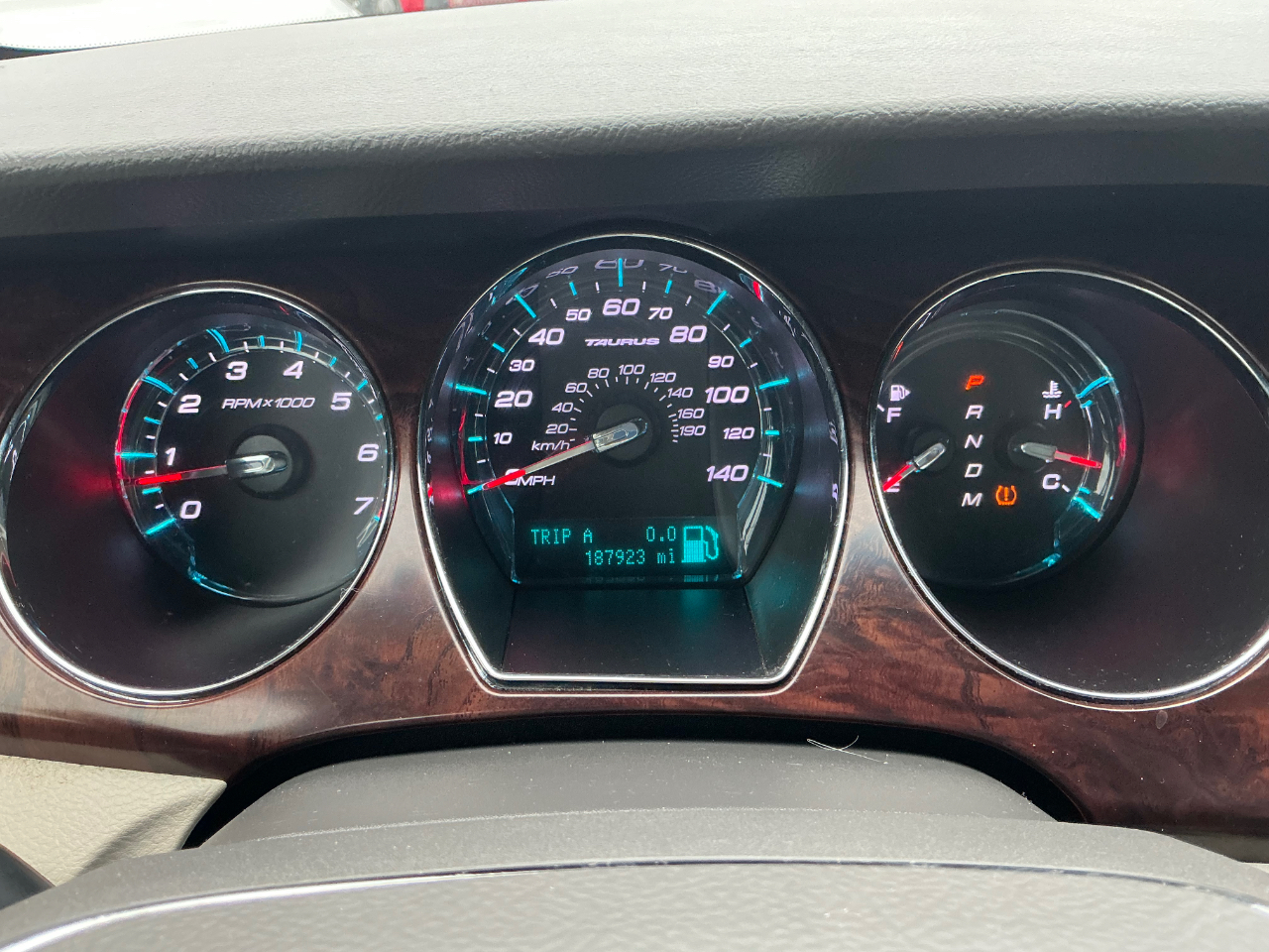 Ford Taurus Limited FWD 2011