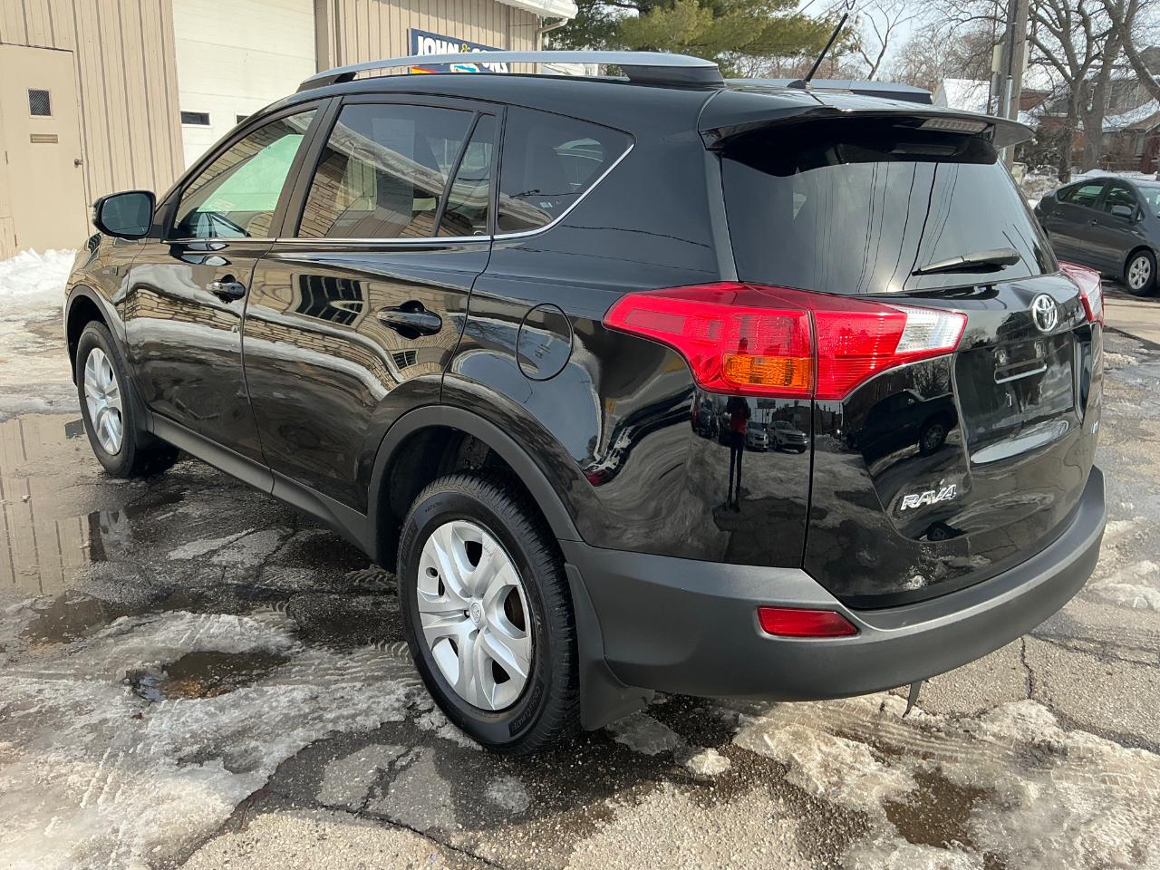 Toyota RAV4 LE FWD 2015