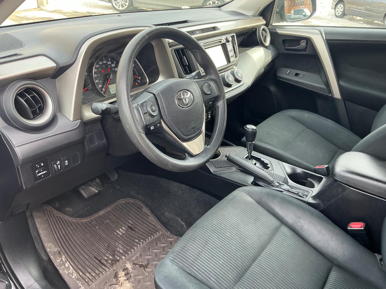 Toyota RAV4 LE FWD 2015