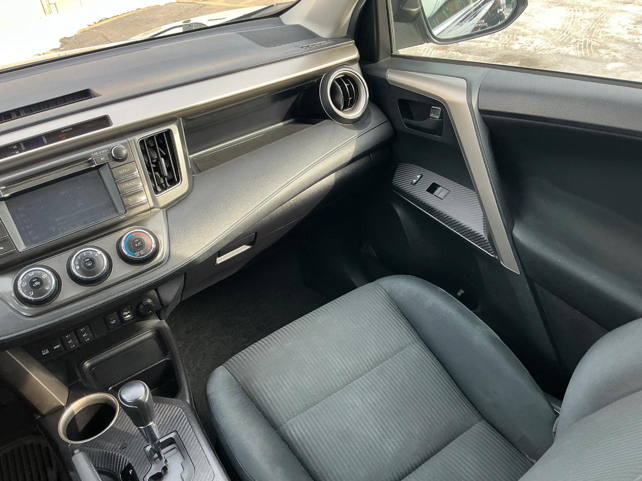 Toyota RAV4 LE FWD 2015