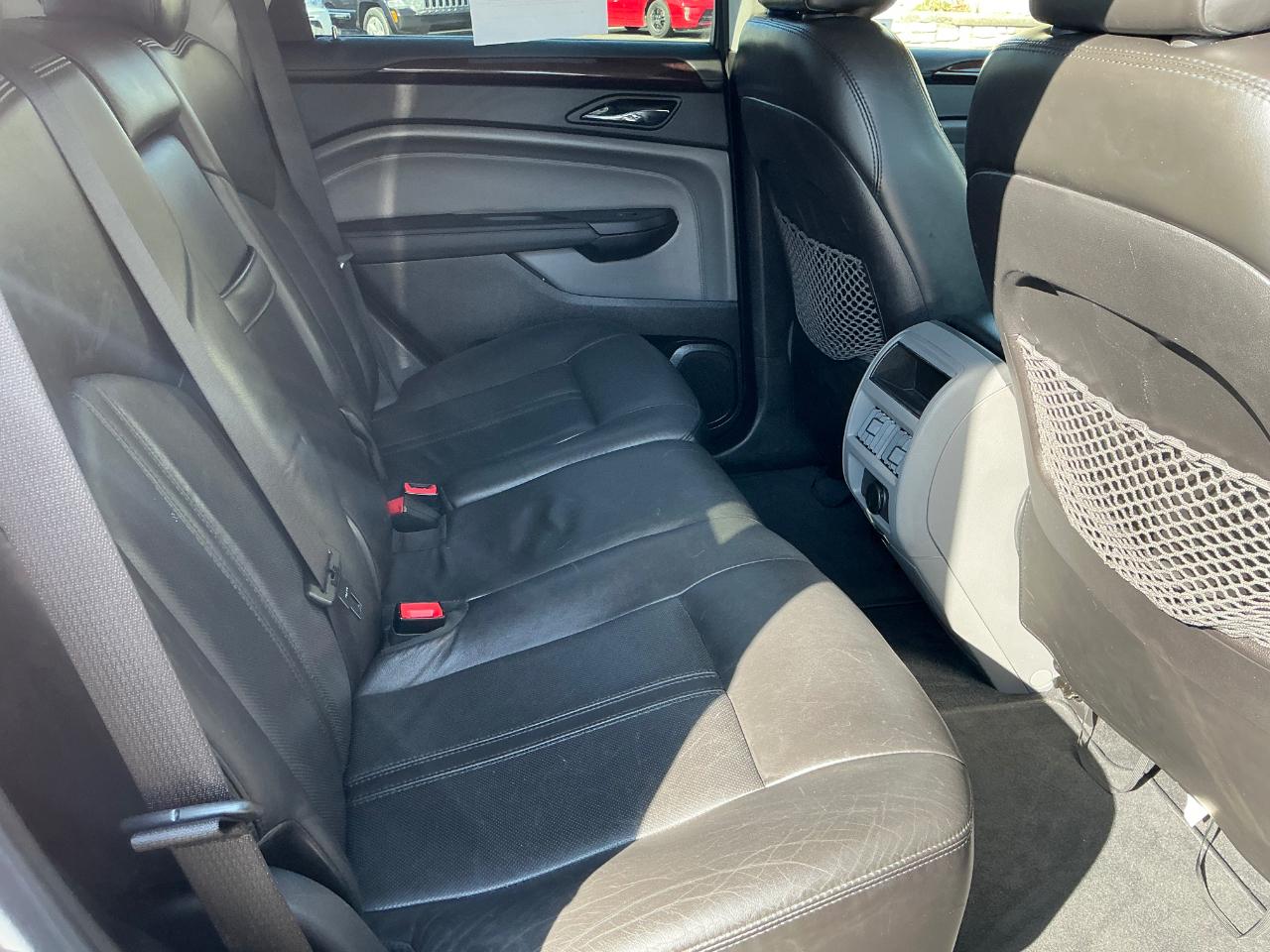 Cadillac SRX Luxury Collection 2011