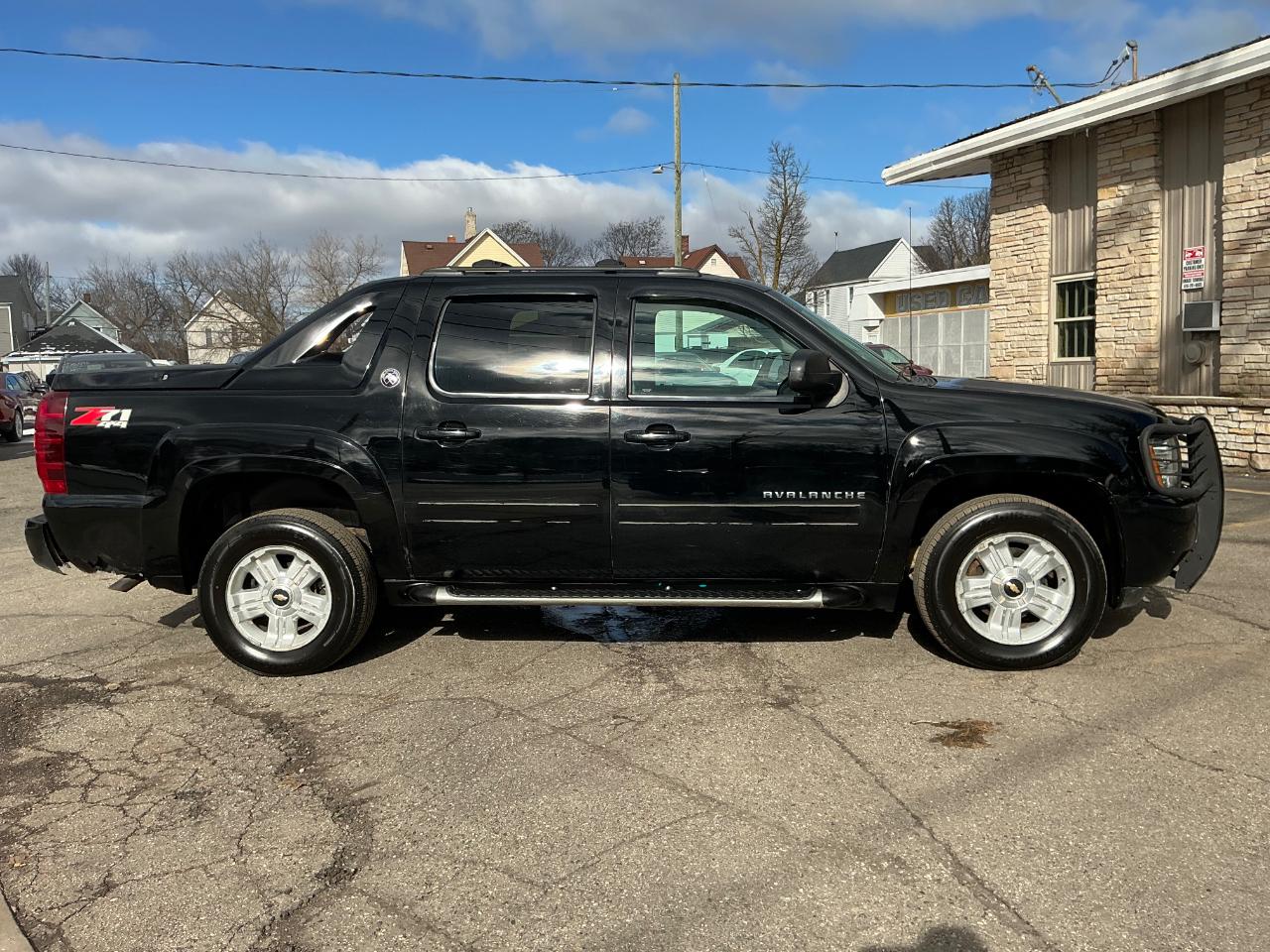 Chevrolet Avalanche LT 4WD 2013