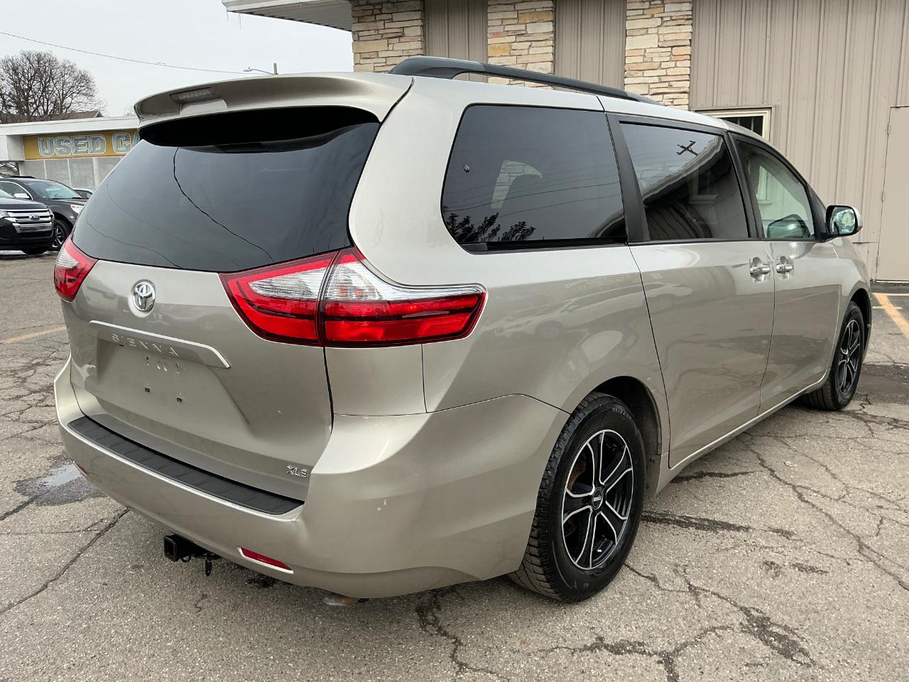 Toyota Sienna XLE FWD 8-Passenger V6 2015