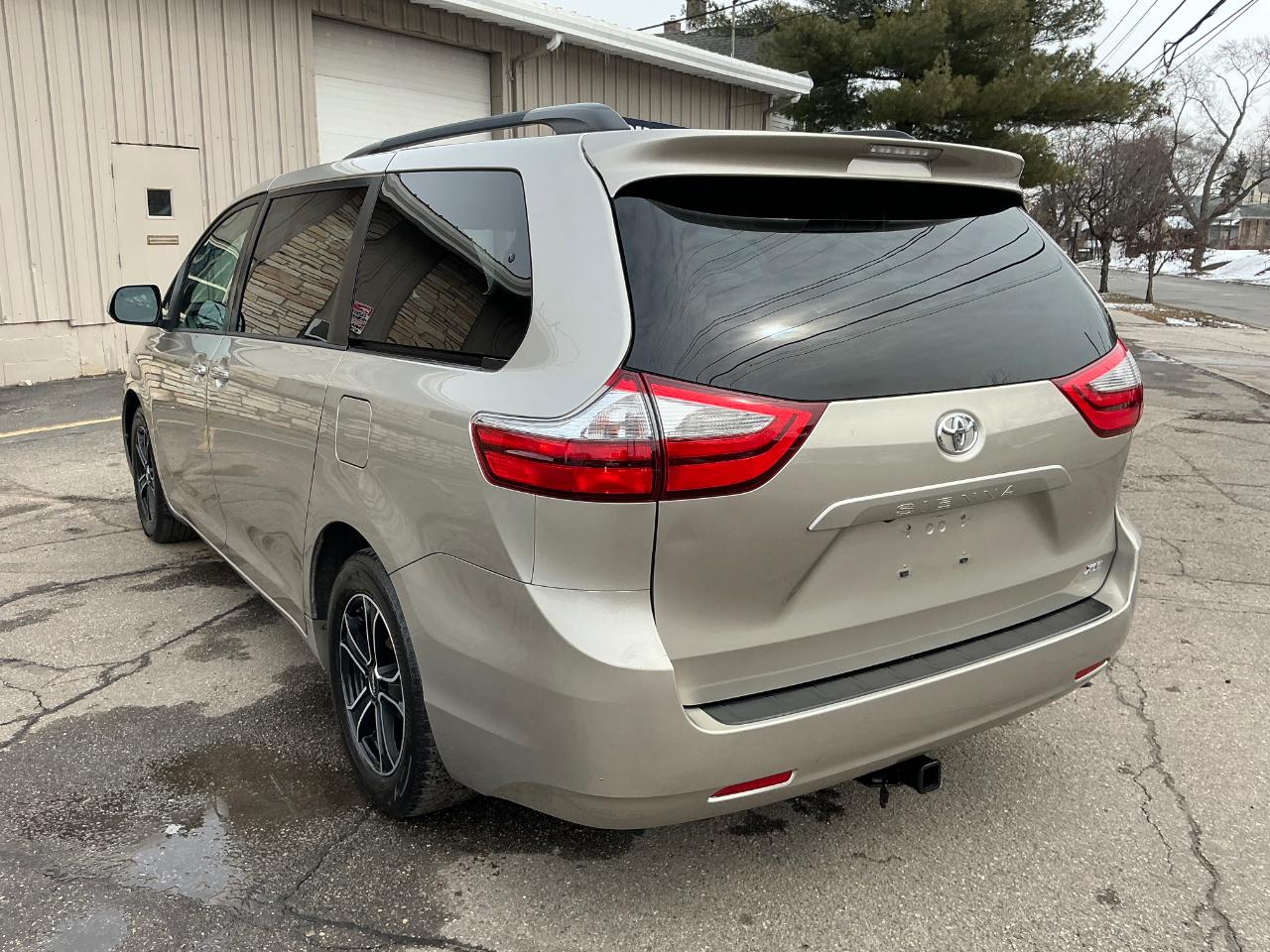 Toyota Sienna XLE FWD 8-Passenger V6 2015