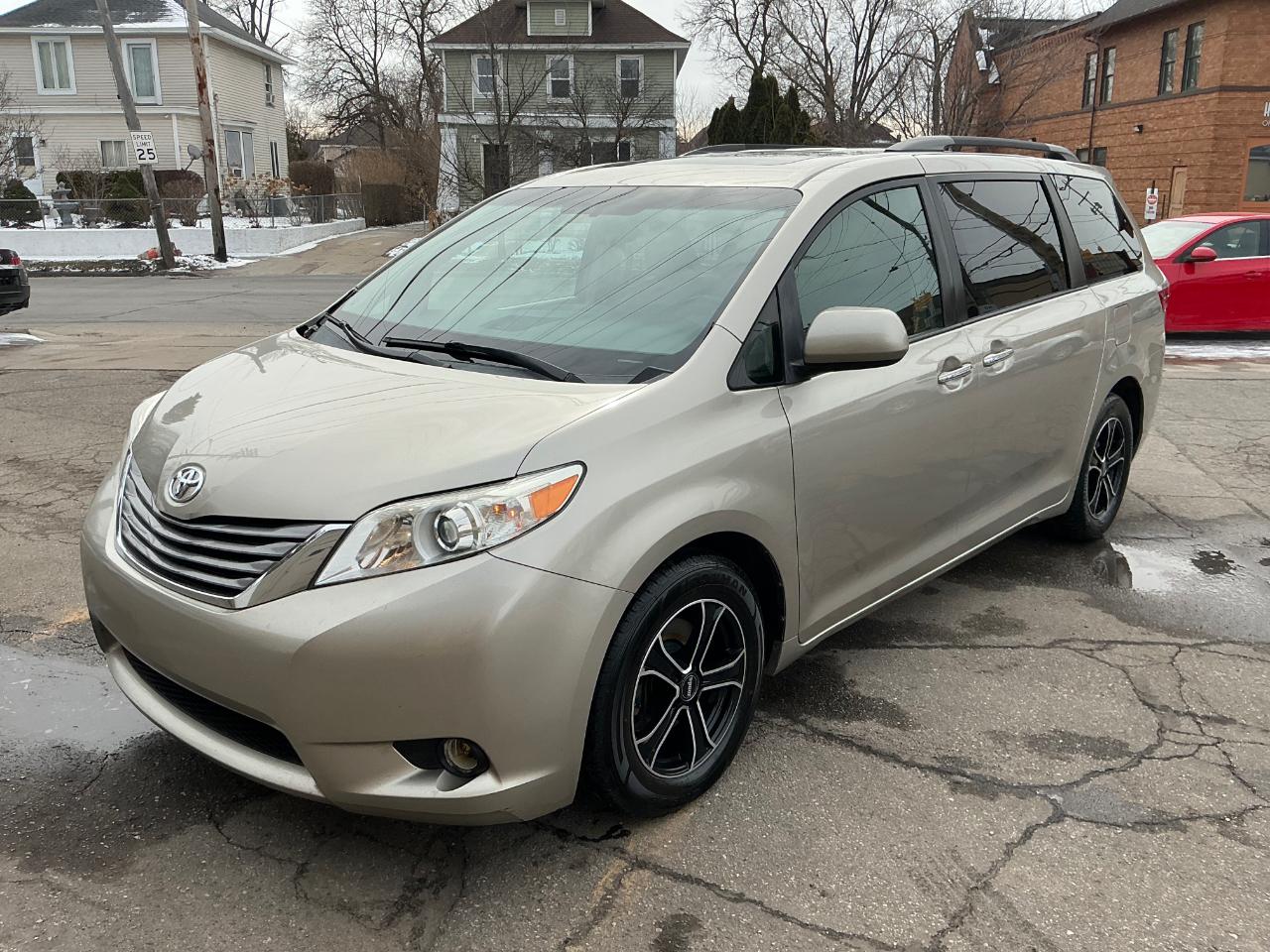 Toyota Sienna XLE FWD 8-Passenger V6 2015