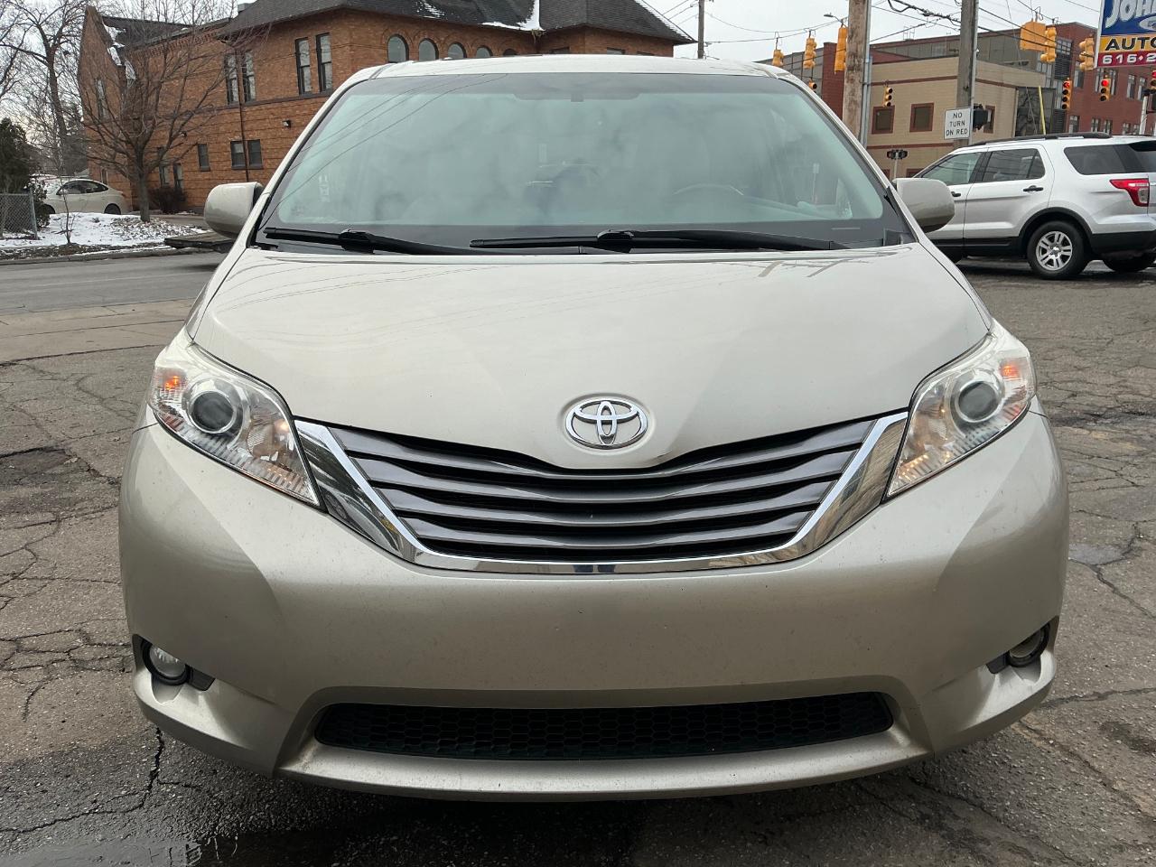 Toyota Sienna XLE FWD 8-Passenger V6 2015