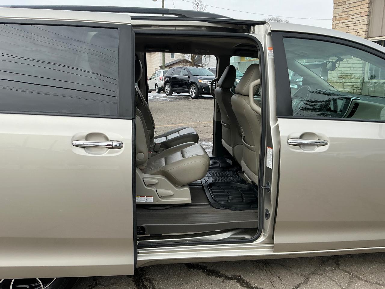 Toyota Sienna XLE FWD 8-Passenger V6 2015