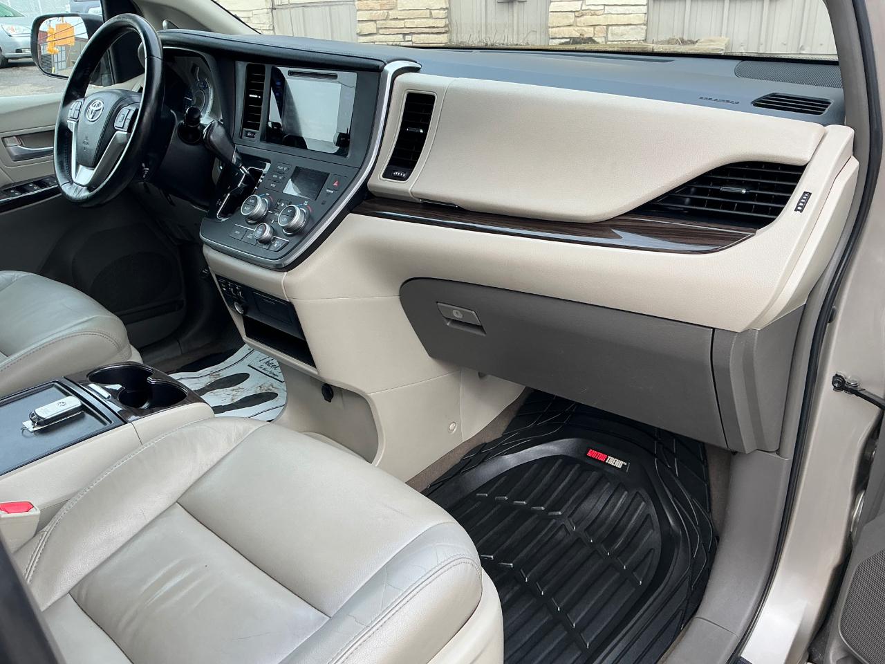 Toyota Sienna XLE FWD 8-Passenger V6 2015