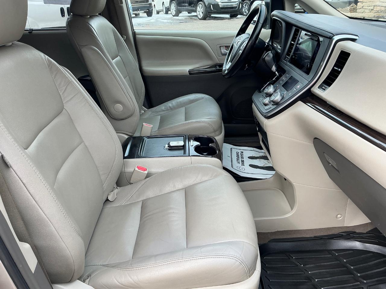 Toyota Sienna XLE FWD 8-Passenger V6 2015