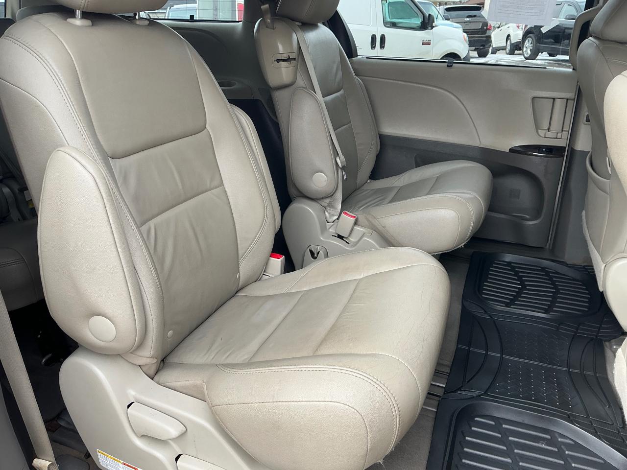 Toyota Sienna XLE FWD 8-Passenger V6 2015