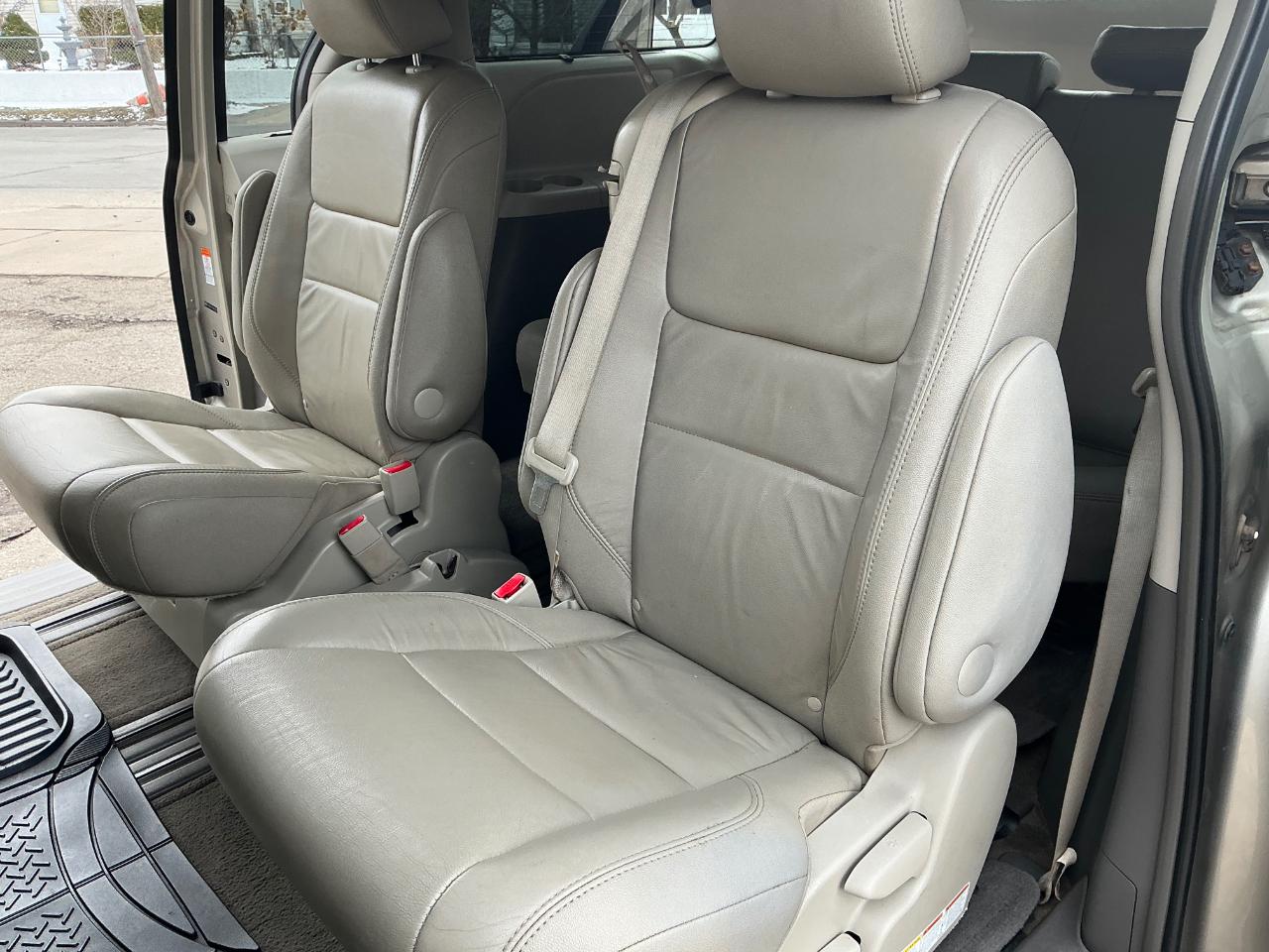 Toyota Sienna XLE FWD 8-Passenger V6 2015