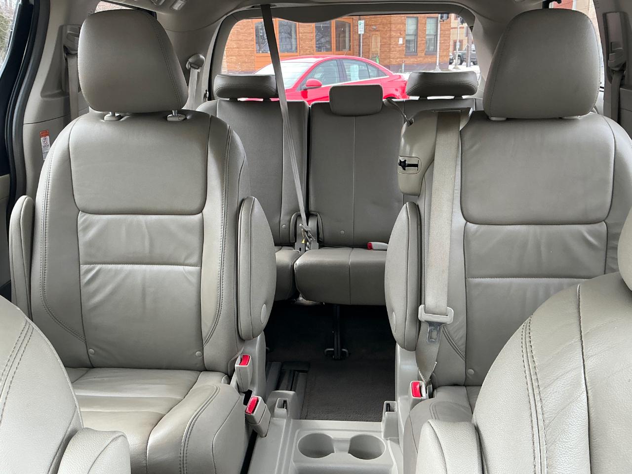 Toyota Sienna XLE FWD 8-Passenger V6 2015