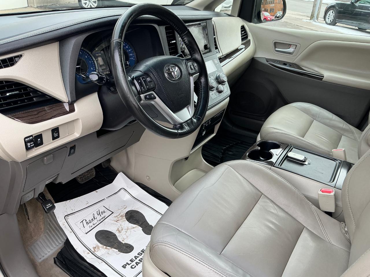 Toyota Sienna XLE FWD 8-Passenger V6 2015