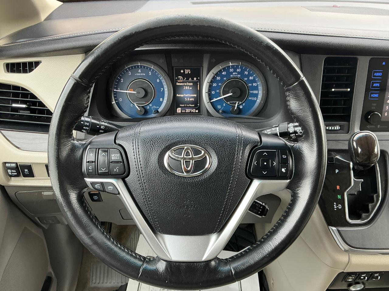 Toyota Sienna XLE FWD 8-Passenger V6 2015