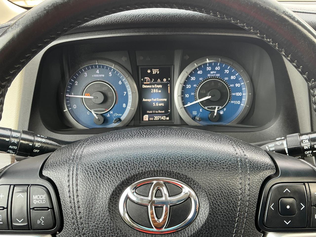 Toyota Sienna XLE FWD 8-Passenger V6 2015