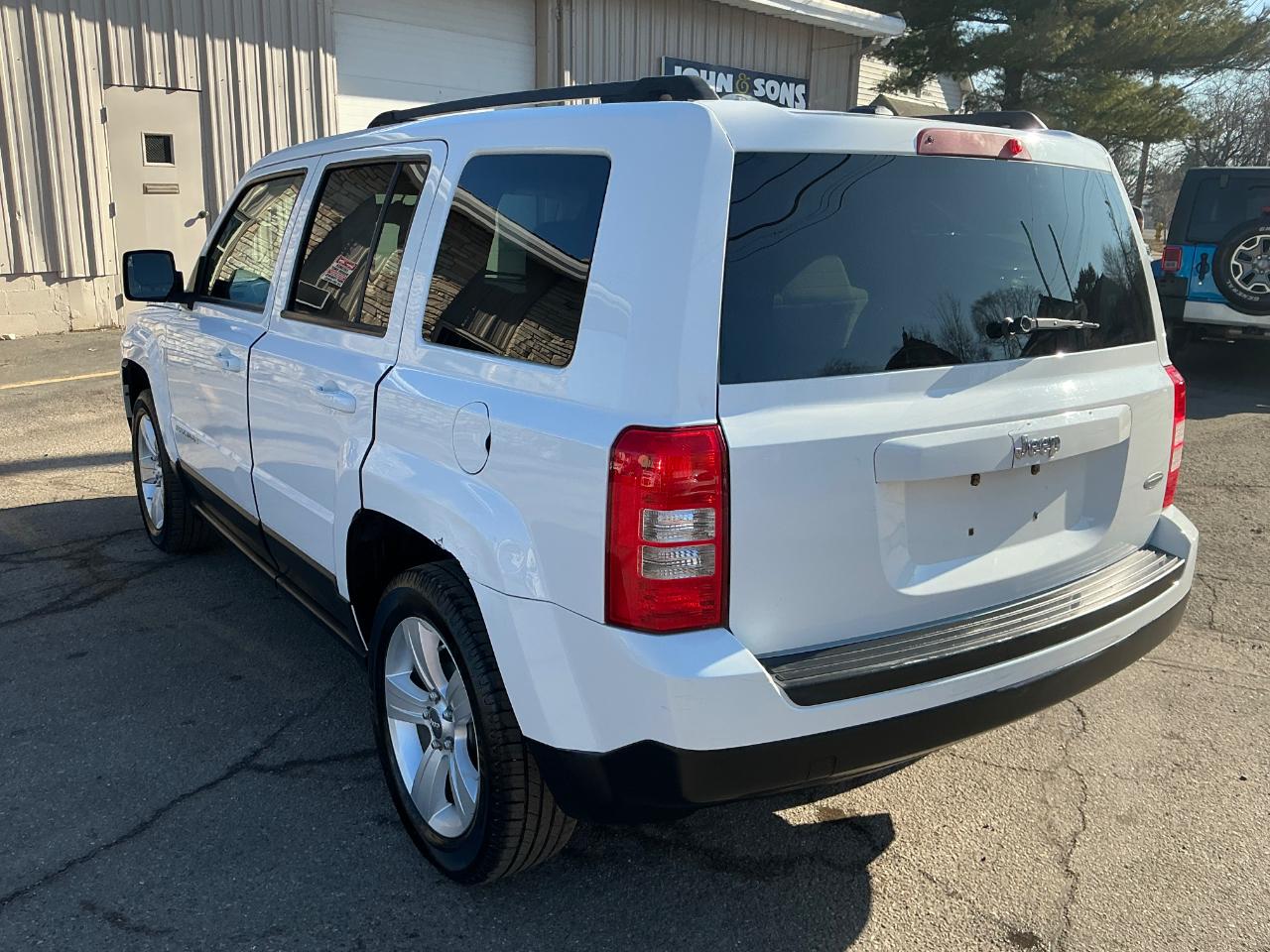 Jeep Patriot Latitude 2WD 2012