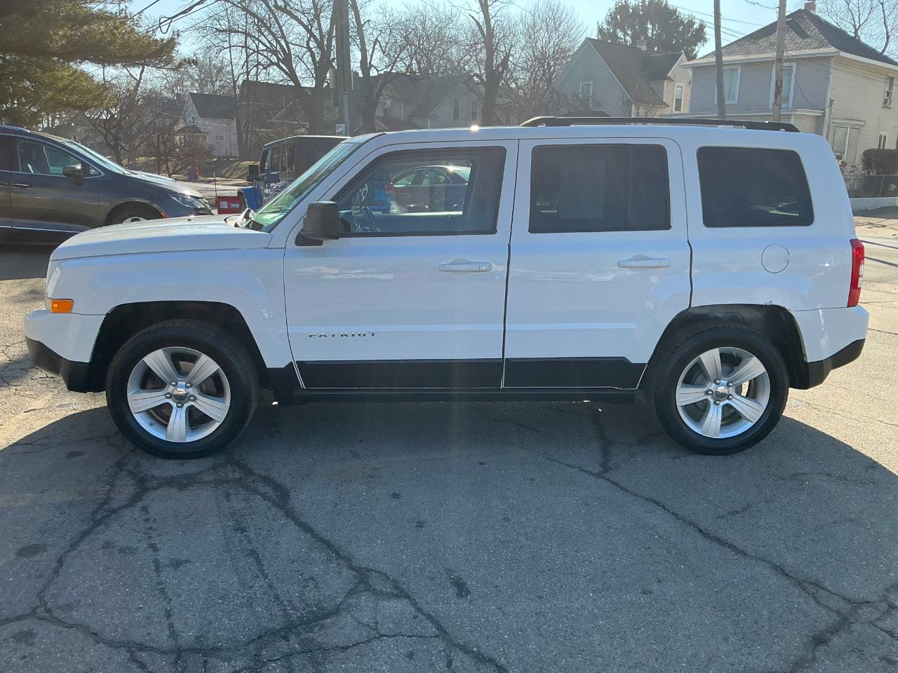 Jeep Patriot Latitude 2WD 2012