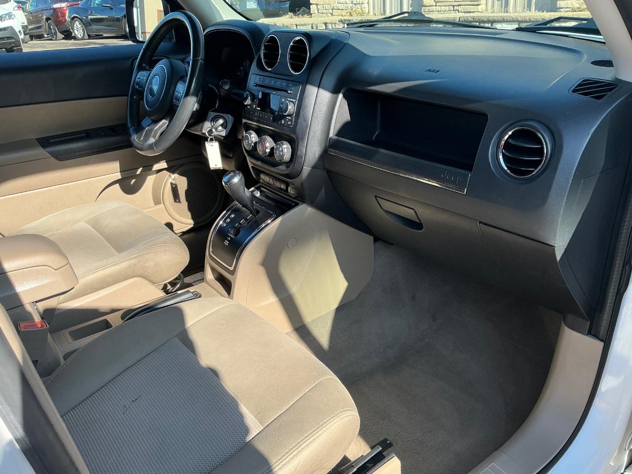 Jeep Patriot Latitude 2WD 2012