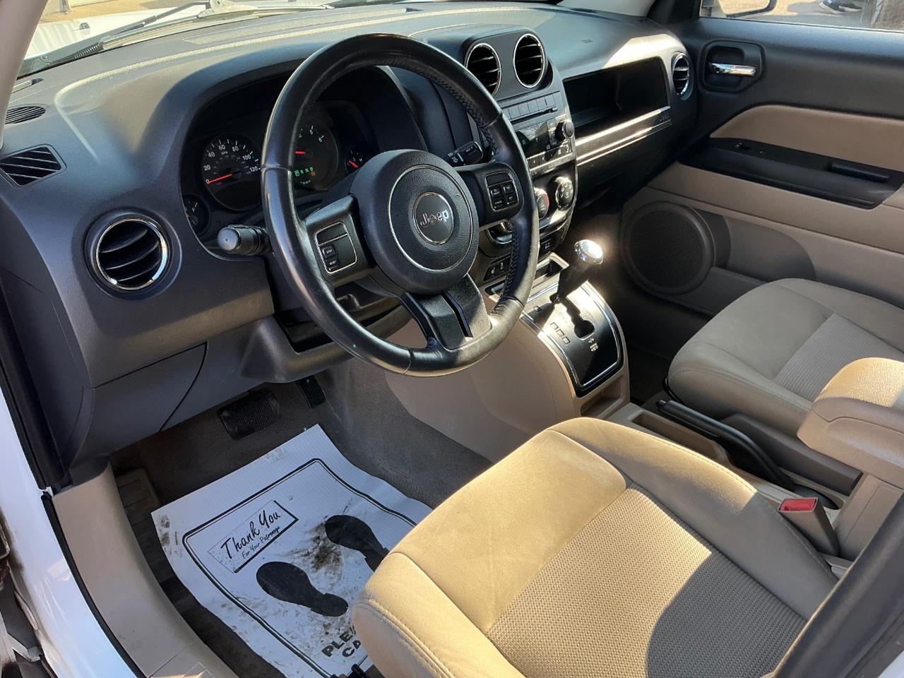 Jeep Patriot Latitude 2WD 2012