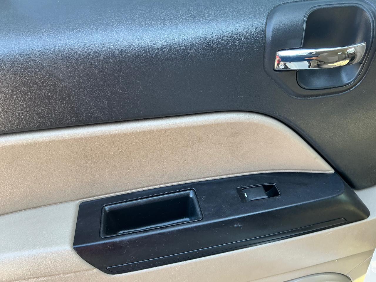 Jeep Patriot Latitude 2WD 2012