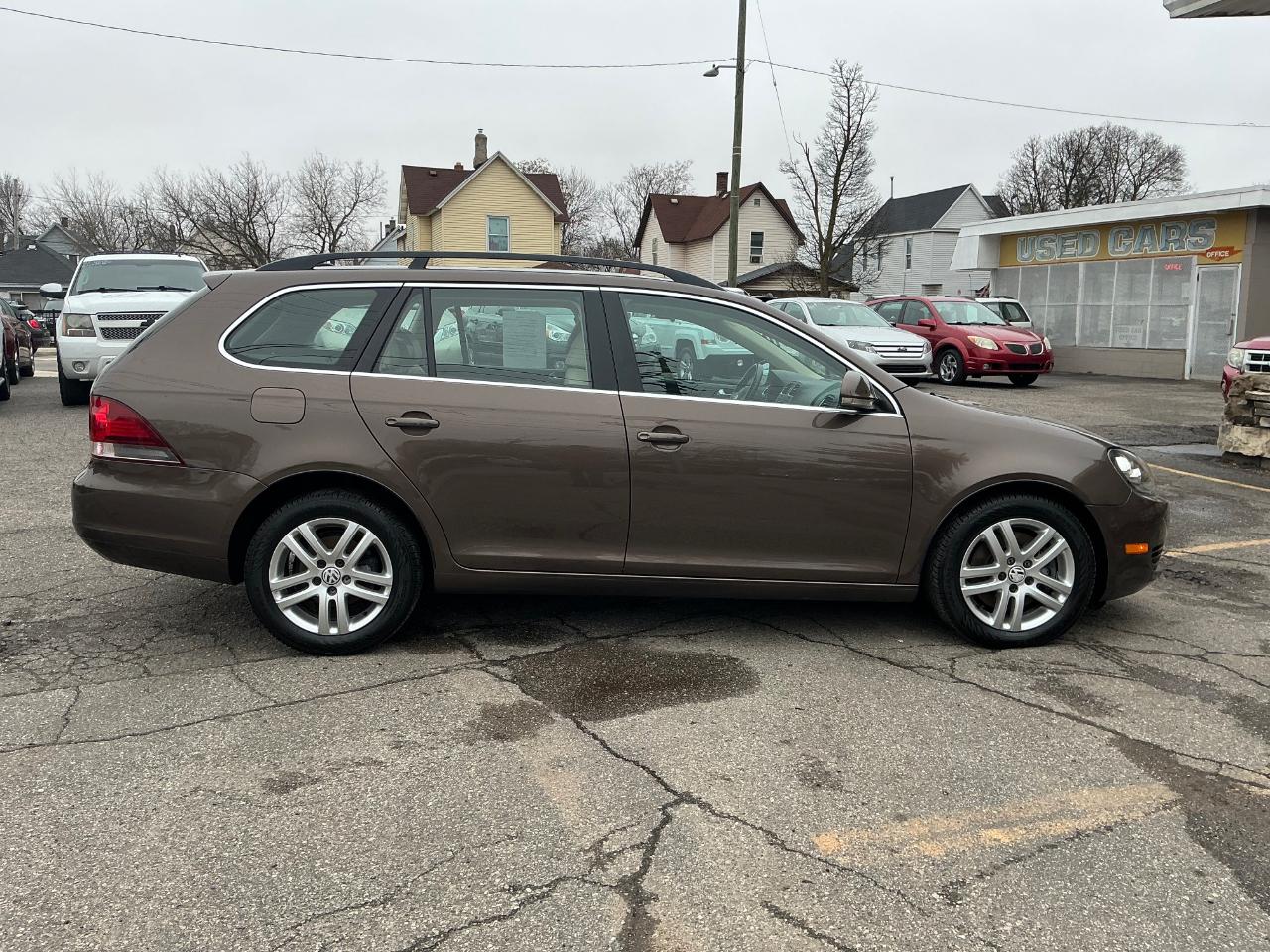 Volkswagen Jetta SportWagen 2.0L TDI 2011