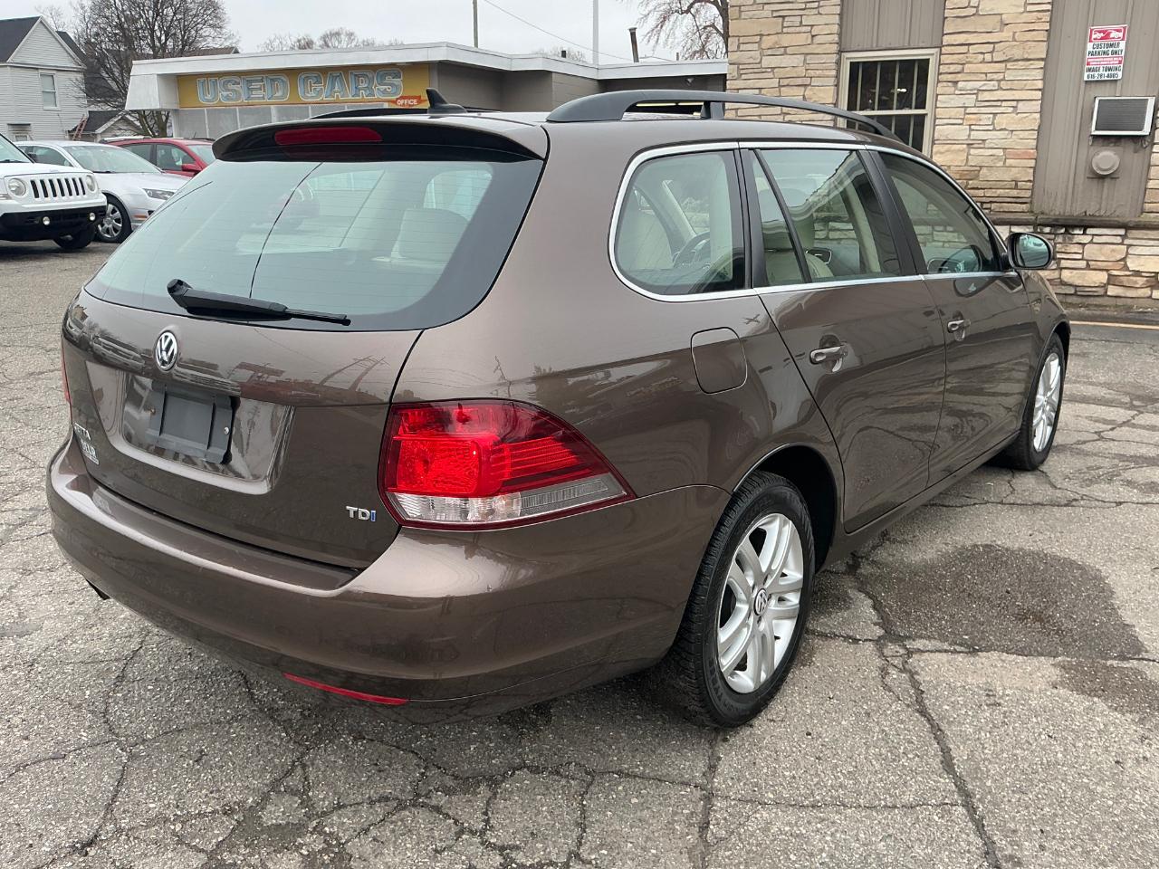 Volkswagen Jetta SportWagen 2.0L TDI 2011