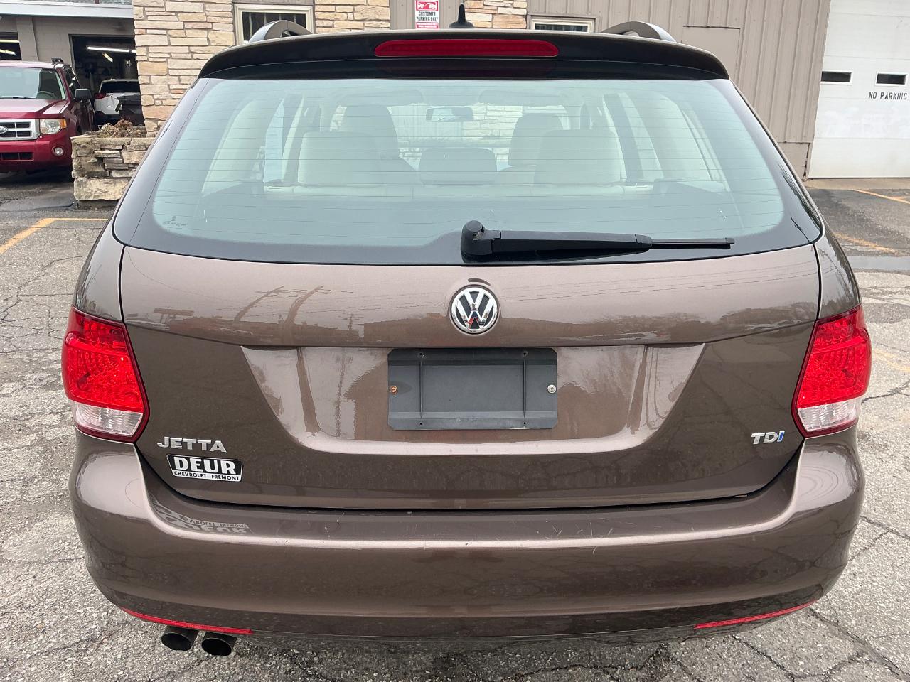 Volkswagen Jetta SportWagen 2.0L TDI 2011