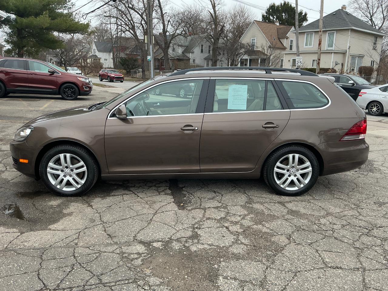 Volkswagen Jetta SportWagen 2.0L TDI 2011