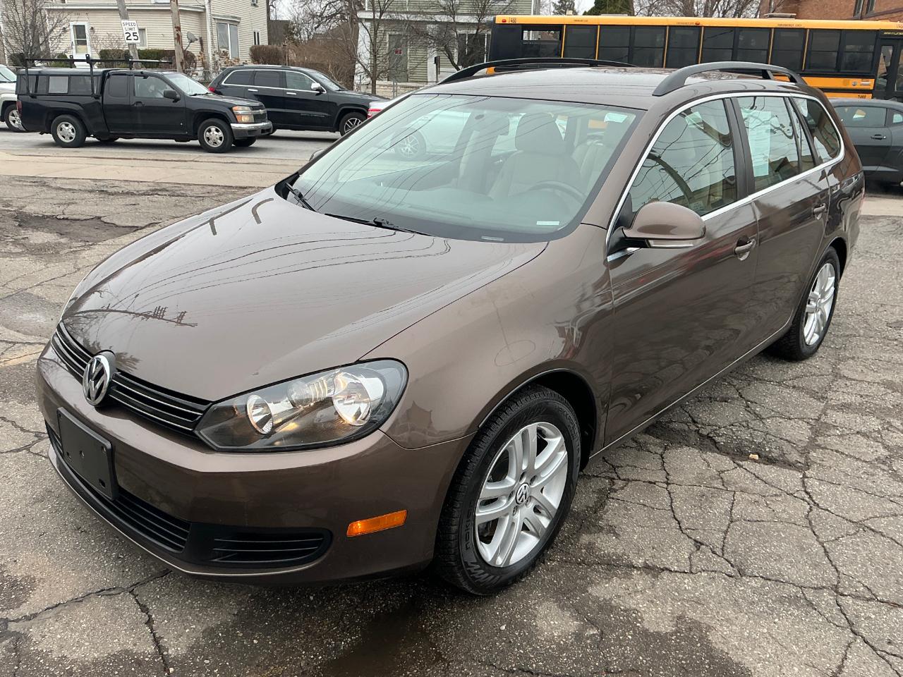 Volkswagen Jetta SportWagen 2.0L TDI 2011