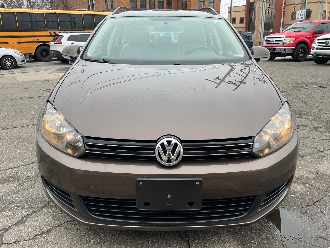 Volkswagen Jetta SportWagen 2.0L TDI 2011