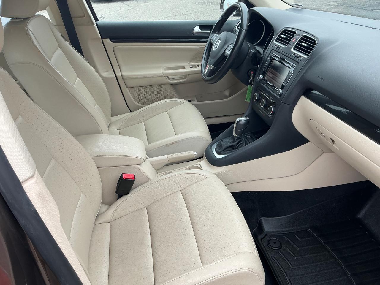 Volkswagen Jetta SportWagen 2.0L TDI 2011