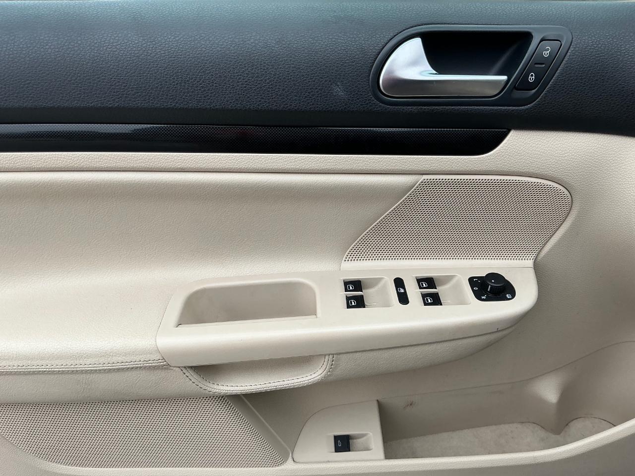 Volkswagen Jetta SportWagen 2.0L TDI 2011