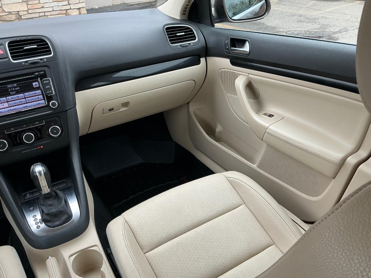 Volkswagen Jetta SportWagen 2.0L TDI 2011