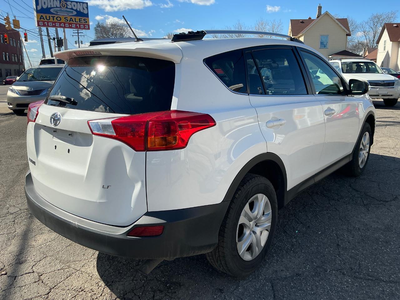 Toyota RAV4 LE FWD 2015