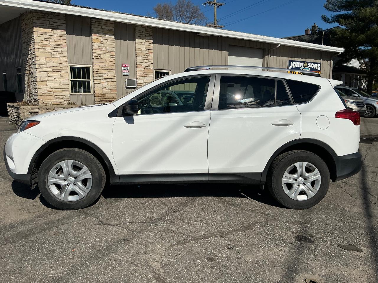Toyota RAV4 LE FWD 2015