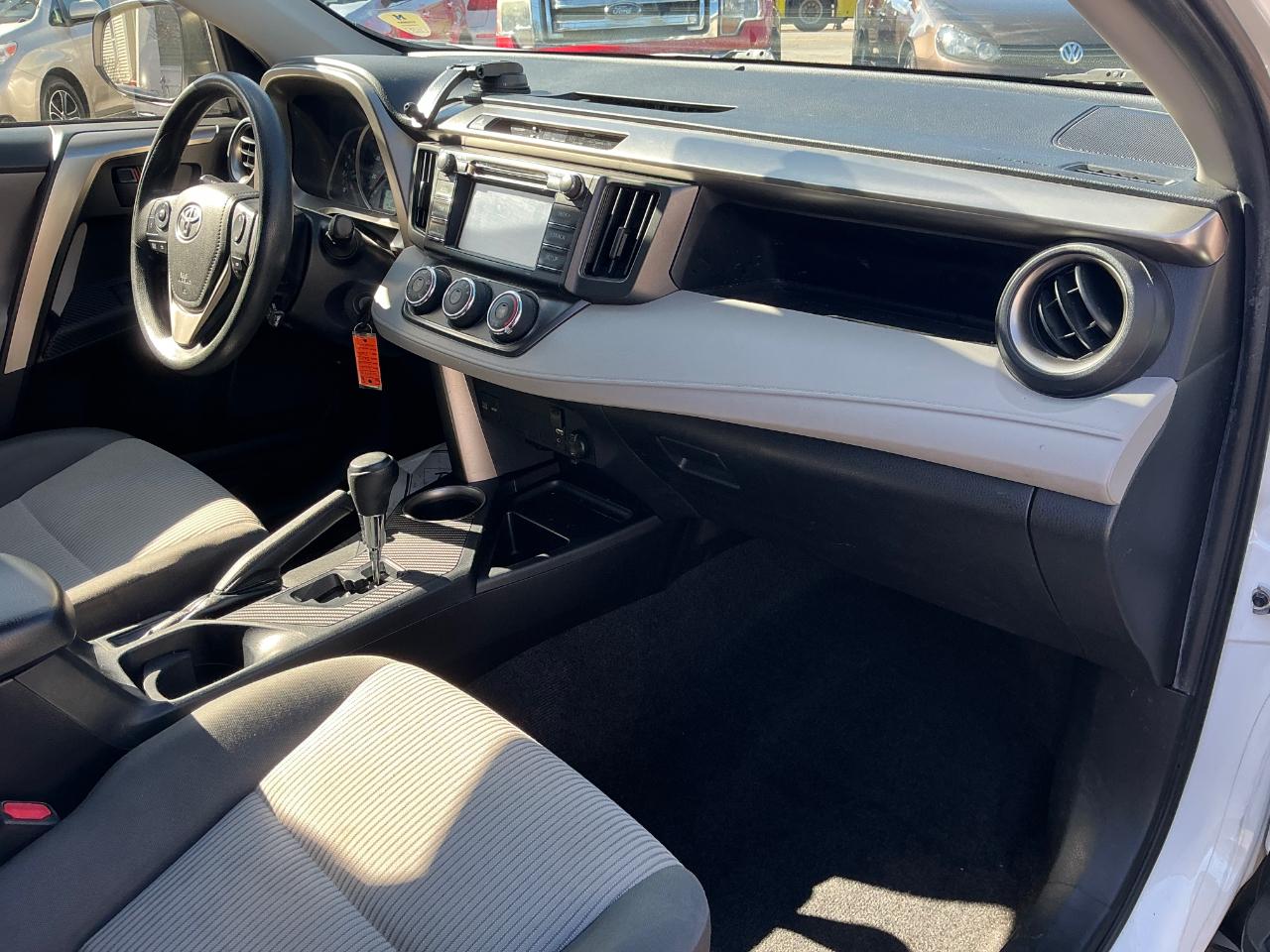 Toyota RAV4 LE FWD 2015