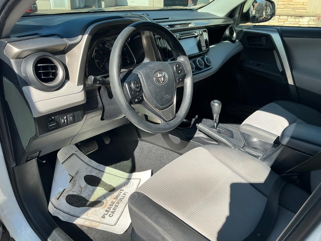 Toyota RAV4 LE FWD 2015