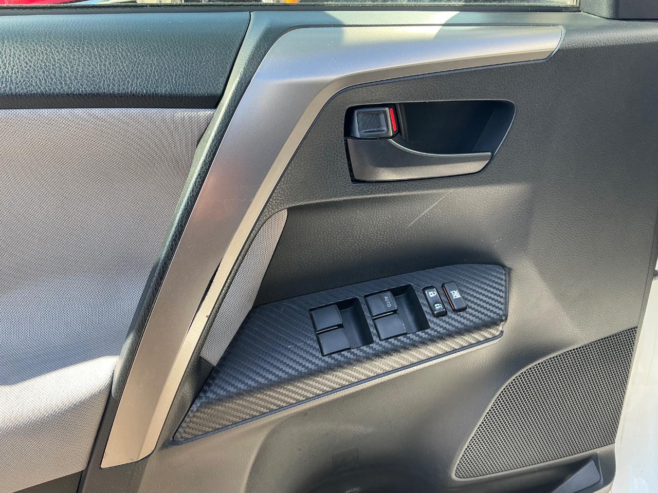 Toyota RAV4 LE FWD 2015