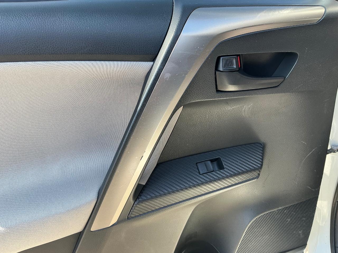 Toyota RAV4 LE FWD 2015