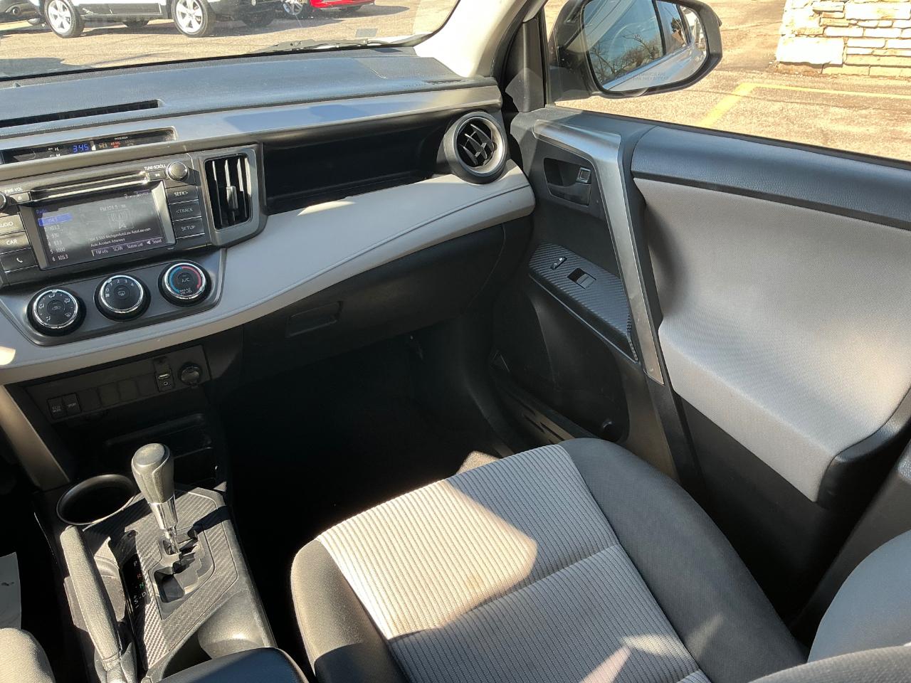 Toyota RAV4 LE FWD 2015