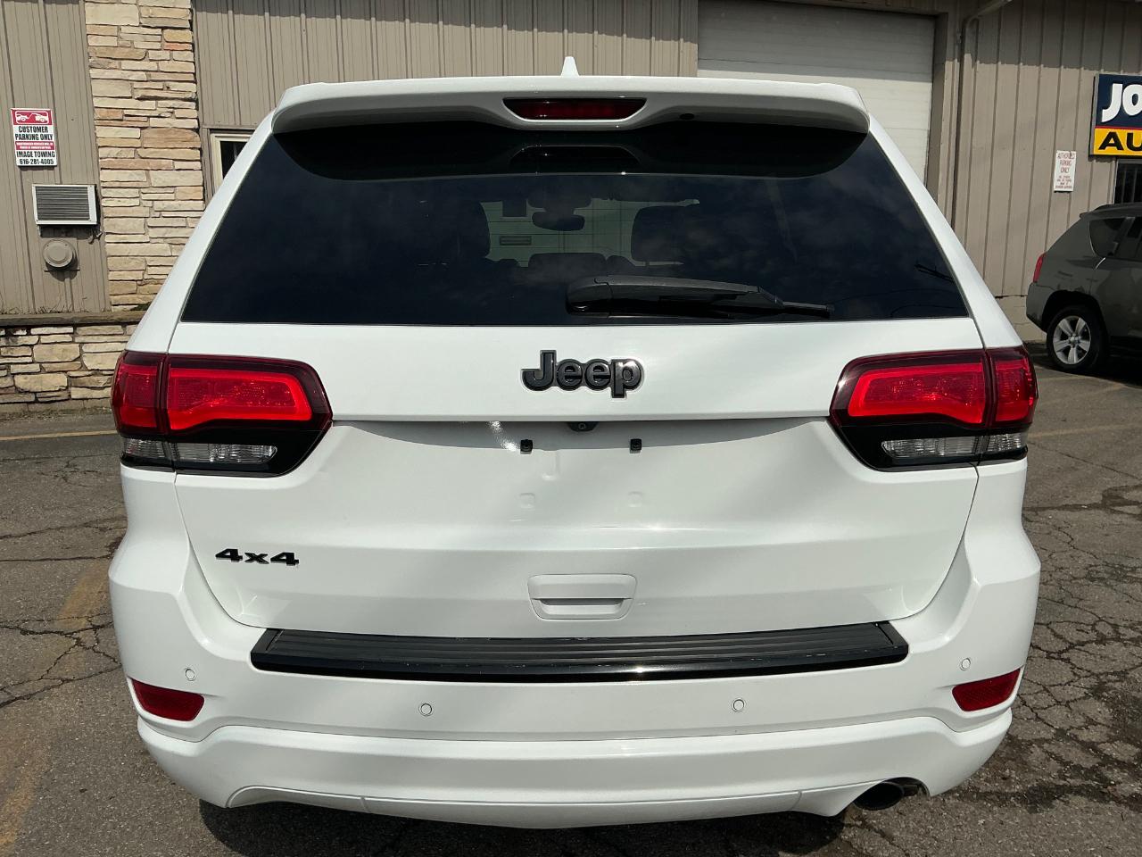 Jeep Grand Cherokee Laredo 4WD 2018