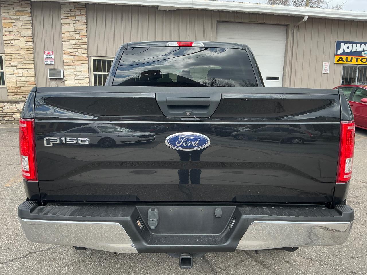 Ford F-150 XL SuperCrew 5.5-ft. Bed 4WD 2015
