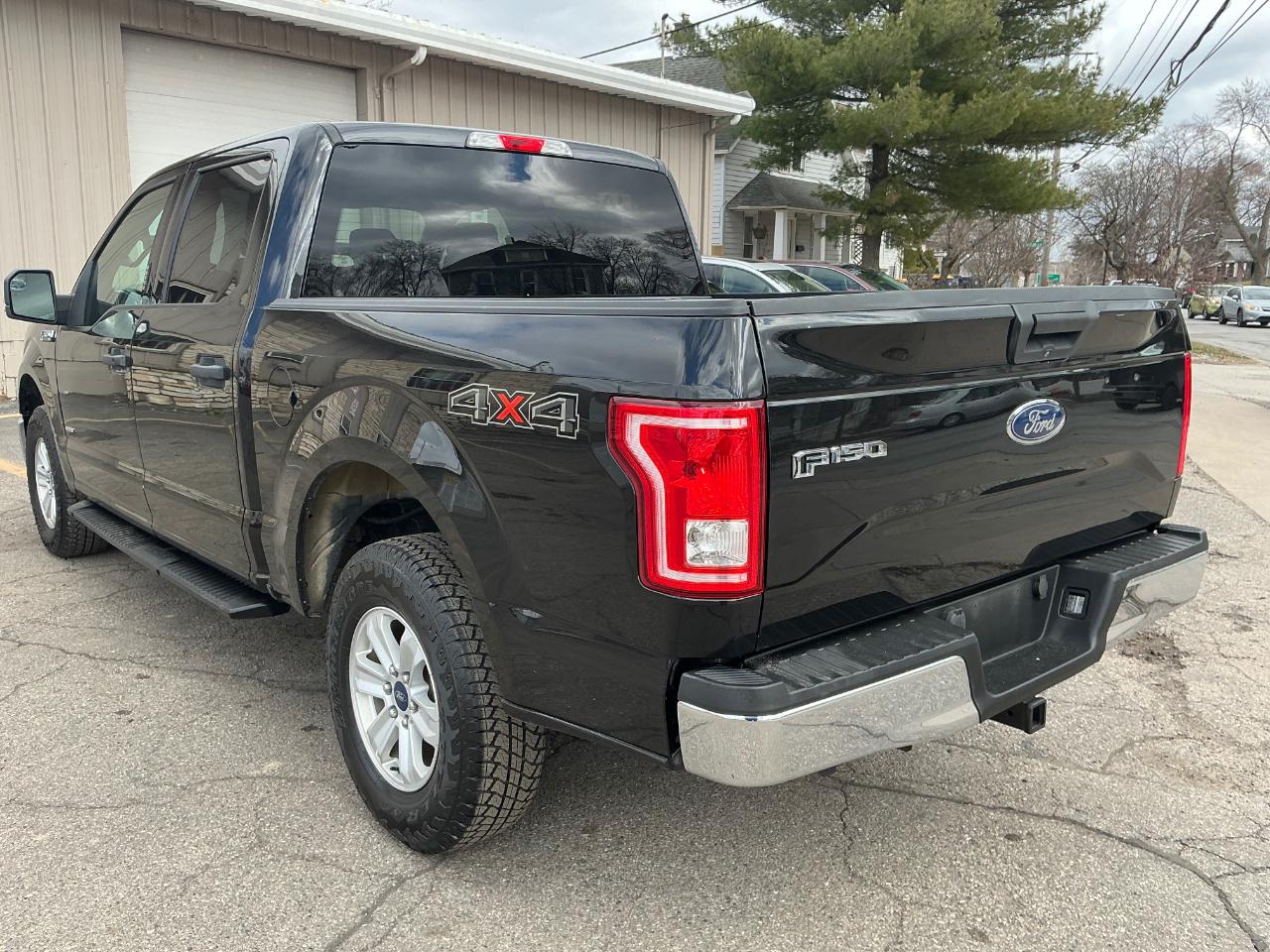 Ford F-150 XL SuperCrew 5.5-ft. Bed 4WD 2015