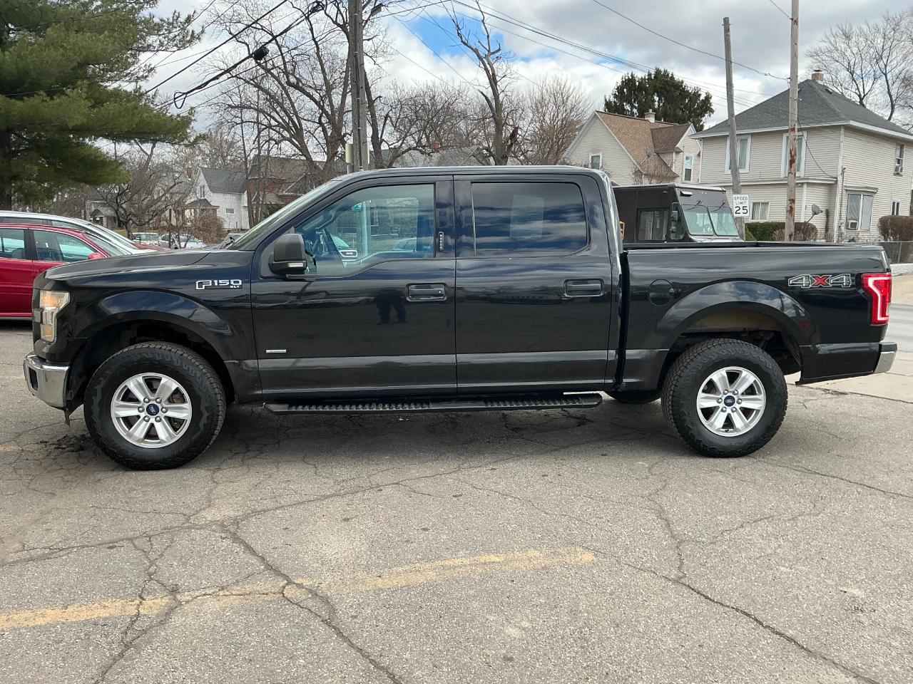 Ford F-150 XL SuperCrew 5.5-ft. Bed 4WD 2015