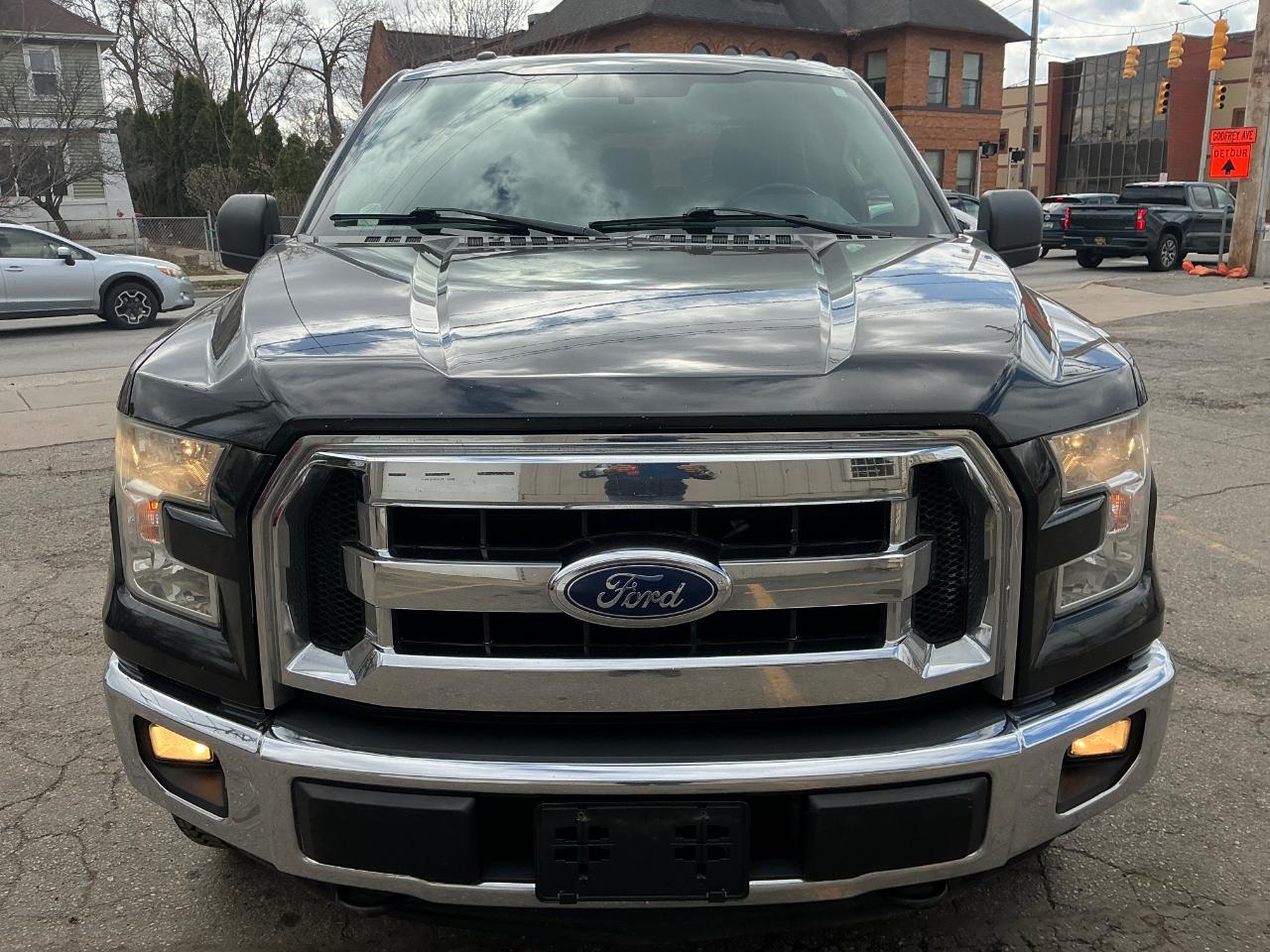 Ford F-150 XL SuperCrew 5.5-ft. Bed 4WD 2015