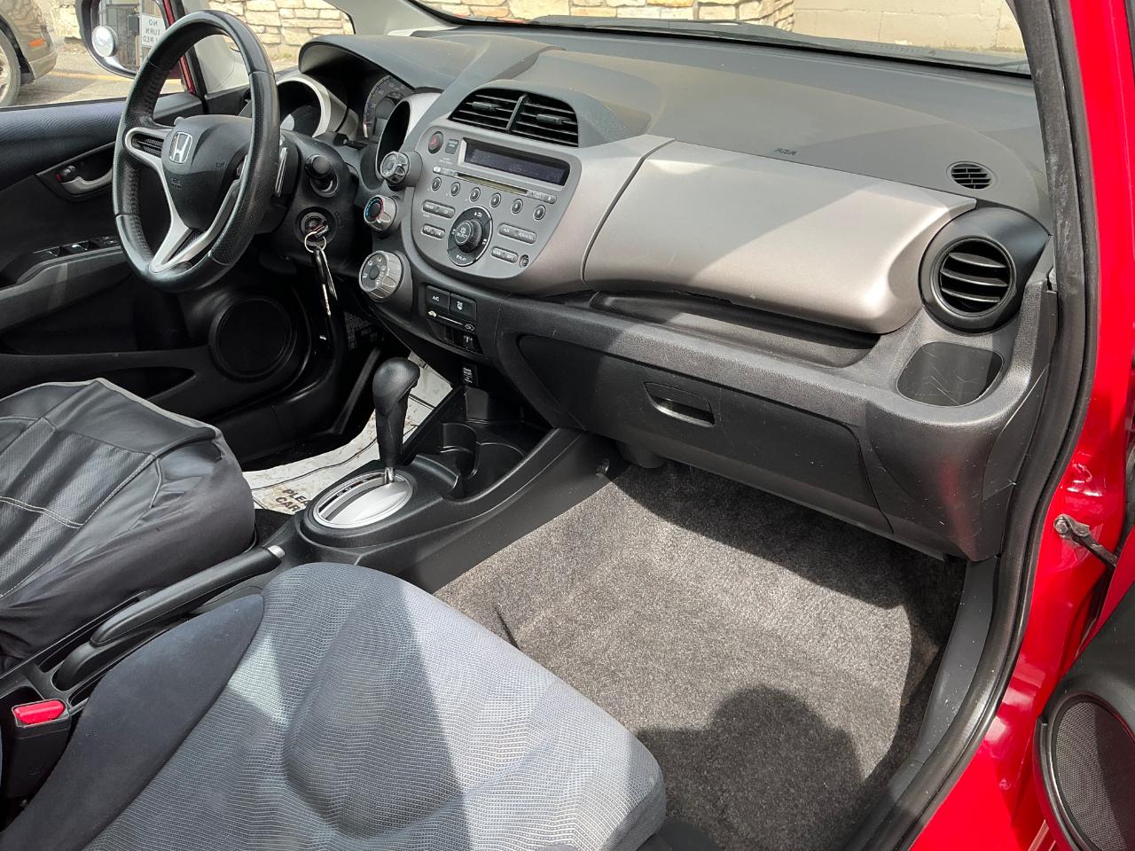 Honda Fit Sport 5-Speed AT 2011