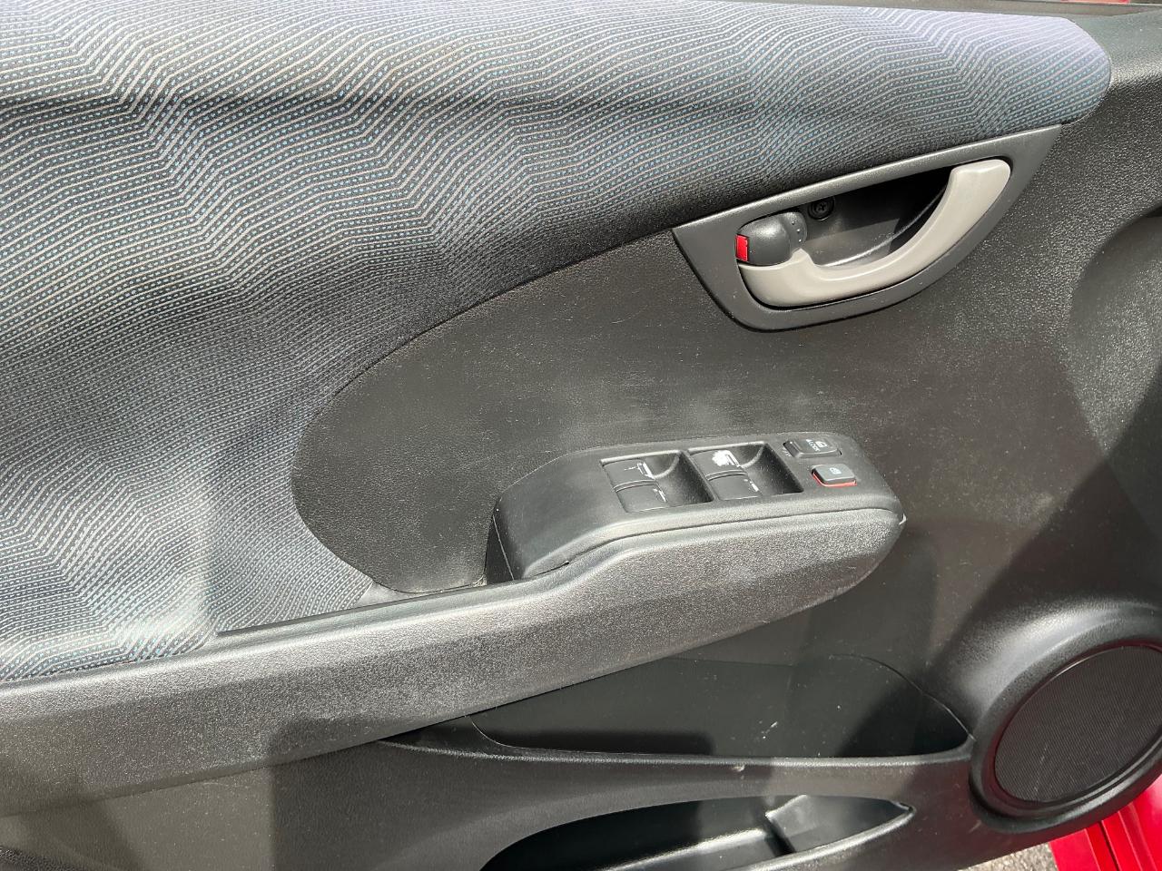 Honda Fit Sport 5-Speed AT 2011